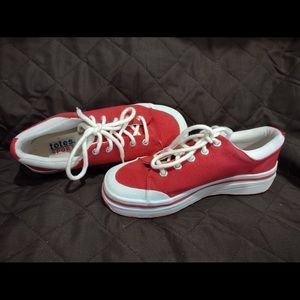 Totes Sport Sneakers   Size 5 1/2  GUC